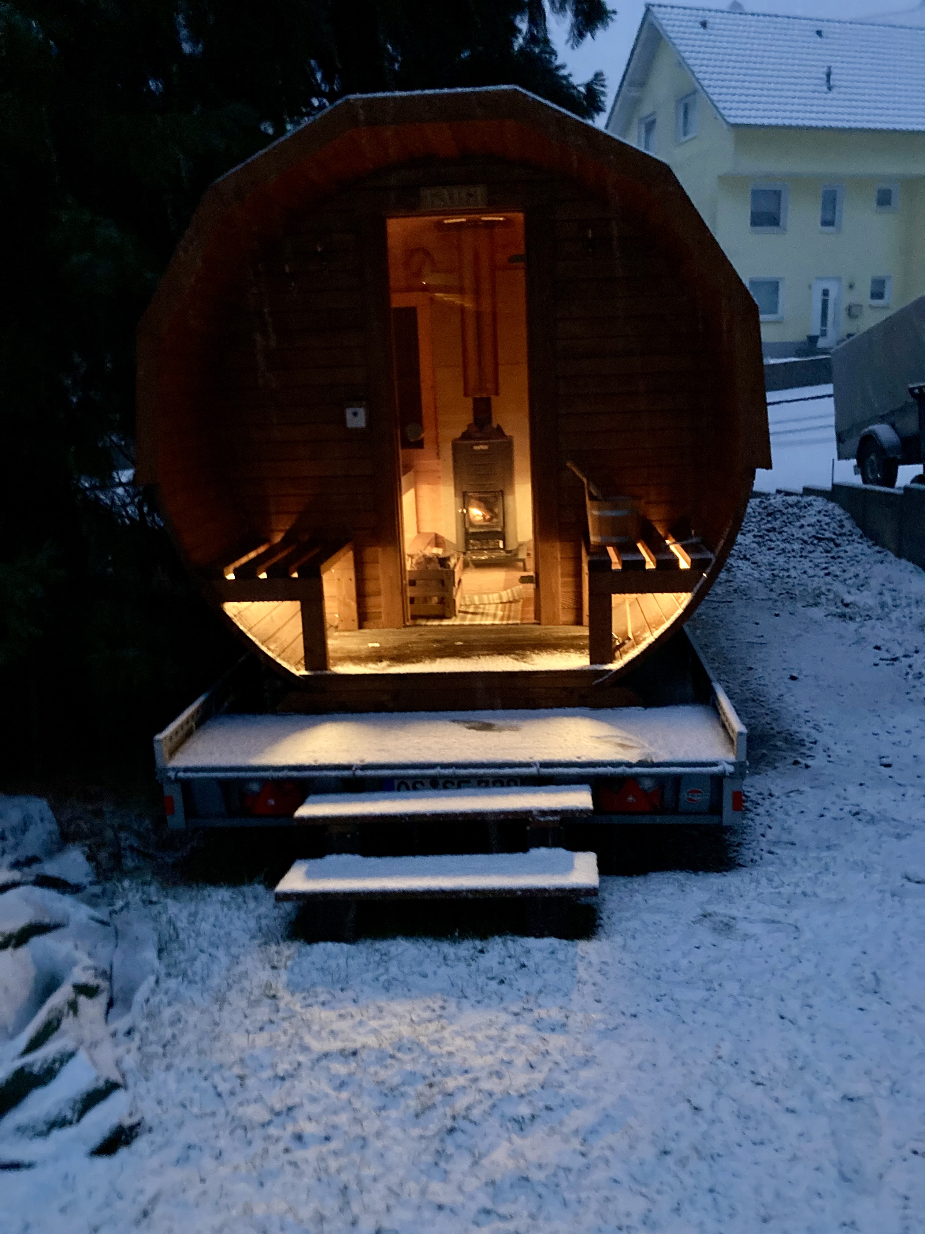 Saunafass im Winter